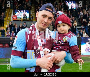 Burnley, UK. 08th May, 2023. Connor Roberts #14 of Burnley celebrates after the Sky Bet Championship match Burnley vs Cardiff City at Turf Moor, Burnley, United Kingdom, 8th May 2023 (Photo by Steve Flynn/News Images) in Burnley, United Kingdom on 5/8/2023. (Photo by Steve Flynn/News Images/Sipa USA) Credit: Sipa USA/Alamy Live News Stock Photo