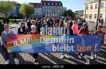 Demmin, Germany. 08th May, 2023. Participants gather for a demonstration against an NPD march, a banner reads 'May 8 Demmin remains colorful!'. The reason for the march of the right-wing extremists in the evening is a mass suicide in the city during the invasion of the Red Army between 30.04. and 03.05.1945. Credit: Bernd Wüstneck/dpa/Alamy Live News Stock Photo