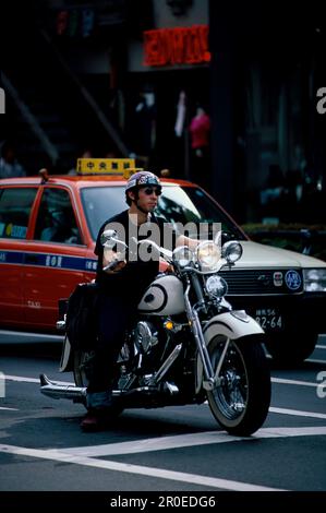 Harley-Nachbau, Einkaufsstrasse, Omotesando, Shopping am Wochenende Shibuya, Tokyo, Japan Stock Photo