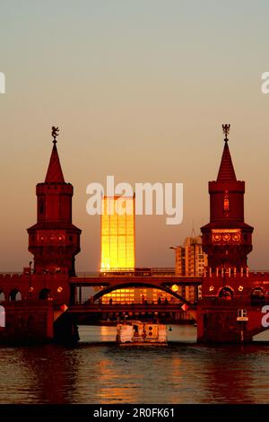 Oberbaum Bridge at dusk, Berlin, Germany Stock Photo