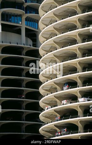 The Honeycomb Parking Garage Building in Downtown Chicago. Stock Photo -  Image of chicago, juxtaposition: 94618334