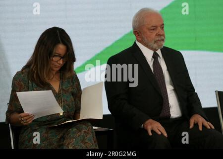 Brasilia, Distrito Federal, Brasil. 8th May, 2023. (INT) Lula at National Oral Health Policy Sanctioning Ceremony in Brasilia. May 08, 2023, Brasilia, Federal District, Brazil: The President of Brazil, Luiz Inacio Lula da Silva was at the Ceremony of sanctioning PL 8131/2017, which establishes the National Oral Health Policy within the scope of the Unified Health System (SUS), and resumption of Smiling Brazil, at the Planalto Palace in Brasilia. Credit: ZUMA Press, Inc./Alamy Live News Stock Photo