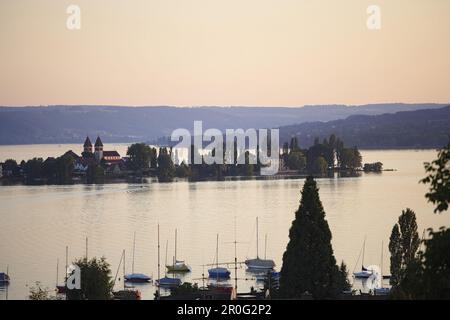 Blick auf Reichenau Niederzell mit St. Peter and Paul Church, Baden-Wurttemberg, Germany Stock Photo