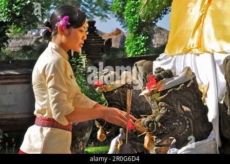 Young woman bringing oblation to the temple of the hotel, Nusa Dua Beach Hotel, Nusa Dua, Bali, Indonesia, Asia Stock Photo