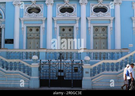 MERIDA, MEXICO - OCTOBER 31, 2016 traditional blue building in the city centre Stock Photo