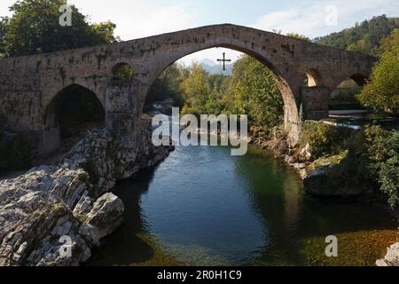 Puente Romano, bridge, Romanesque, Rio Sella, river, Cangas de Onis, province of Asturias, Principality of Asturias, Northern Spain, Spain, Europe Stock Photo