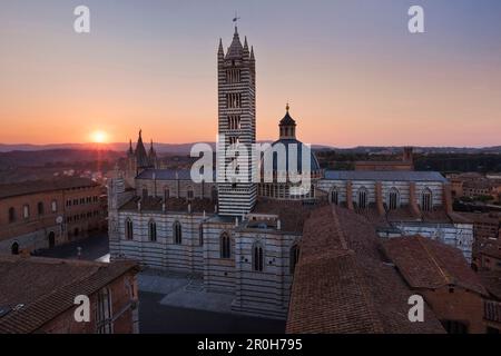 Sunset over the Cathedral of Siena Cattedrale di Santa Maria Assunta with its white and greenish-black marble, Siena, Tuscany, Italy Stock Photo