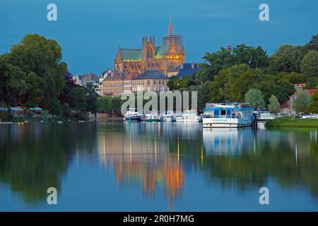 Port de Plaisance and Saint Etienne Cathedral, River Mosel, Metz, Moselle, Region Alsace Lorraine, France, Europe Stock Photo