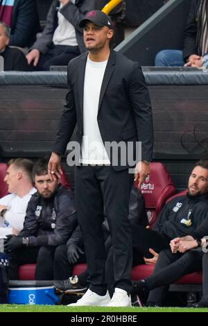 Vincent Kompany Manager of Burnley shouts instructions during the Sky Bet Championship match Burnley vs Cardiff City at Turf Moor, Burnley, United Kingdom, 8th May 2023  (Photo by Steve Flynn/News Images) Stock Photo