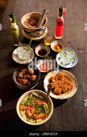 VIETNAM, Saigon, Cuc Gach Quan restaurant in District 1, traditional vietnamese dishes are served for dinner including fried tofu with lemongrass and Stock Photo