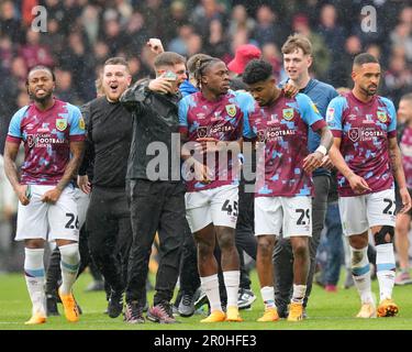 Burnley, UK. 08th May, 2023. Burnley fans celebrate with the players after the Sky Bet Championship match Burnley vs Cardiff City at Turf Moor, Burnley, United Kingdom, 8th May 2023 (Photo by Steve Flynn/News Images) in Burnley, United Kingdom on 5/8/2023. (Photo by Steve Flynn/News Images/Sipa USA) Credit: Sipa USA/Alamy Live News Stock Photo