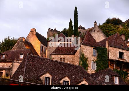 Beynac-et-Cazenac in the Dordogne valley, Perigord, Dordogne, Aquitaine, West-France, France Stock Photo