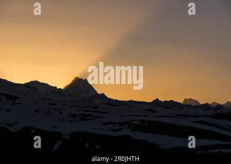The last rays of the setting sun behind the Lauteraarhorn, Bernese Alps, canton of Bern, Switzerland Stock Photo