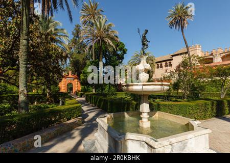 Fountain and palm trees, Jardin Marques de la Vega Inclan, Jardines del Real Alcazar, garden of the royal palace, UNESCO World Heritage, Sevilla, Anda Stock Photo