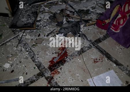 Gaza, Palestine. May 9, 2023: Gaza, Palestine. 09 May 2023. A residential tower block in Gaza City after being hit by Israeli airstrikes in the early hours of Tuesday. Three Palestine Islamic Jihad commanders and at least 10 civilians were killed when 40 Israeli warplanes and helicopters launched attacks across the Gaza Strip early on Tuesday (Credit Image: © Ahmad Hasaballah/IMAGESLIVE via ZUMA Press Wire) EDITORIAL USAGE ONLY! Not for Commercial USAGE! Credit: ZUMA Press, Inc./Alamy Live News Stock Photo