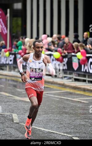 Leul Gebresilase (Ethiopia), Canary Wharf, 2023 London men's elite Marathon, United Kingdom Stock Photo