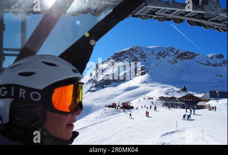 Tourist in the chairlift, skiing in the White Valley under the Zugspitze, Garmisch-Partenkirchen, Bavaria, Germany Stock Photo