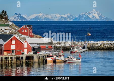 Norwegian fishermen's houses by the sea with mountains in the background, Klingenberg, Lofoten, Nordland, Norway Stock Photo