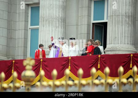 London, England, UK. 6th May, 2023. King CHARLES III and Queen Consort Camilla are seen on the balcony of Buckingham Palace following the coronation. King Charles, Queen Camilla wearing crown jewels Stock Photo