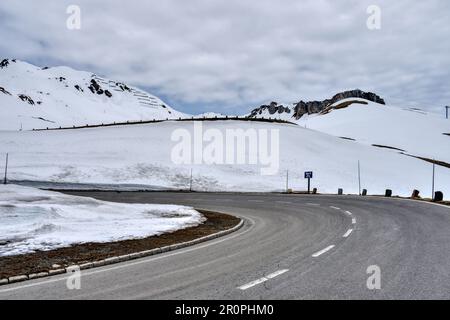 Großglockner, Hochalpenstraße, Winter, Schneewand, Schnee, Straße, Bergstraße, Passstraße, Panoramastraße, Schneemassen, Schneeräumung, Asphalt, Kurve Stock Photo