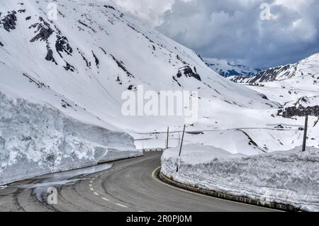 Großglockner, Hochalpenstraße, Winter, Schneewand, Schnee, Straße, Bergstraße, Passstraße, Panoramastraße, Schneemassen, Schneeräumung, Asphalt, Kurve Stock Photo