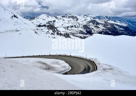 Großglockner, Hochalpenstraße, Winter, Schneewand, Schnee, Straße, Bergstraße, Passstraße, Panoramastraße, Schneemassen, Schneeräumung, Asphalt, Kurve Stock Photo