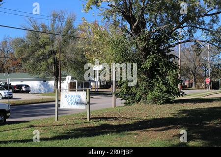 SALEM, DENT COUNTY, MISSOURI, USA - NOVEMBER 9, 2016  Spring Creek café sign Stock Photo