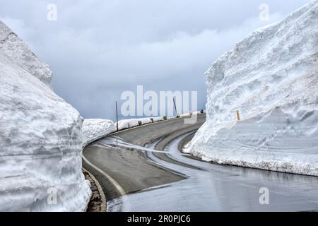 Großglockner, Hochalpenstraße, Winter, Schneewand, Schnee, Straße, Bergstraße, Passstraße, Panoramastraße, Schneemassen, Schneeräumung, Asphalt, Kurve Stock Photo