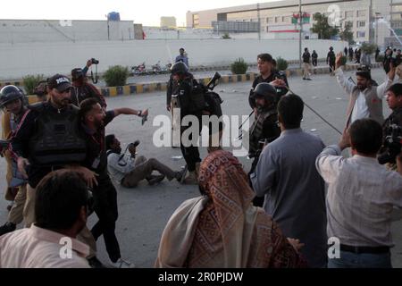 Police officials restore baton charge, fired tear gas shells and used water canon to repel protesters during protest demonstration of Tehreek-e-Insaf (PTI) against the arrest of PTI Chief Imran Khan from the premises of Islamabad High Court, at Airport road in Quetta on Tuesday, May 9, 2023. Stock Photo