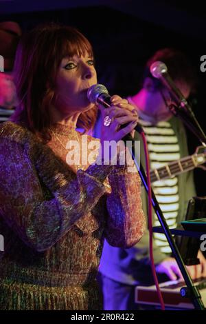 Vanessa Vass and Steve Peebles of indie band Silver Biplanes on stage at the Hope & Anchor pub, Islington, London, 03/03/2023. Stock Photo