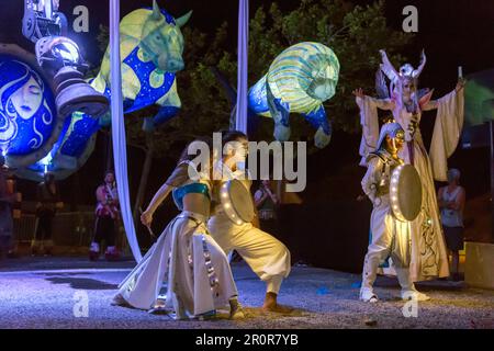 Sol Y Fiesta Festival. Show: Pegase 'Le chant des Etoiles' by the Cie Planete Vapeur. Leucate, Occitanie, France Stock Photo