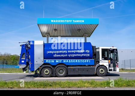 Hydrogen filling station, waste disposal vehicle, refuse collection vehicle, of Gelsendienste from Gelsenkirchen, refuelling on, at the hydrogen centr Stock Photo