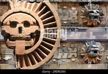 The Temple of the Feathered-Serpent, sculpture depicting the deity known as Quetzalcoatl, the feathered serpent, Teotihuacán (Tenochtitlan) in Mexico Stock Photo