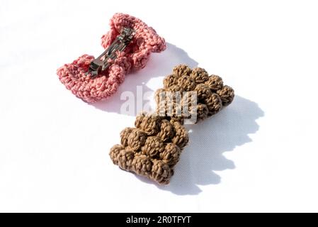 Hair clips woven in crochet and of various colors Stock Photo - Alamy