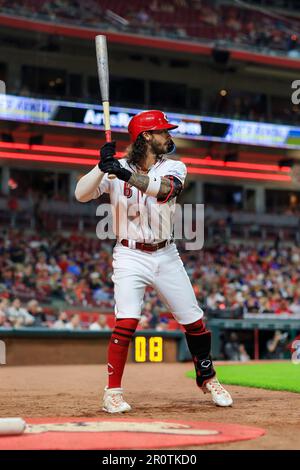 Reds' Jonathan India shares special moment with fan before game