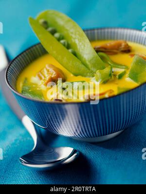 Creamed curried mussels and sugar peas Stock Photo