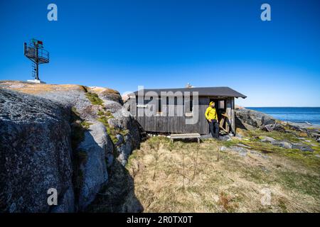 Open wilderness hut at Hästen islet, Inkoo, Finland Stock Photo