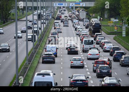 Munich, Deutschland. 09th May, 2023. Heavy traffic on the middle ring, Georg Brauchle ring, flow of traffic, main road, traffic jam, stop and go, middle ring, rush hour, traffic in Munich on May 10, 2023? Credit: dpa/Alamy Live News Stock Photo