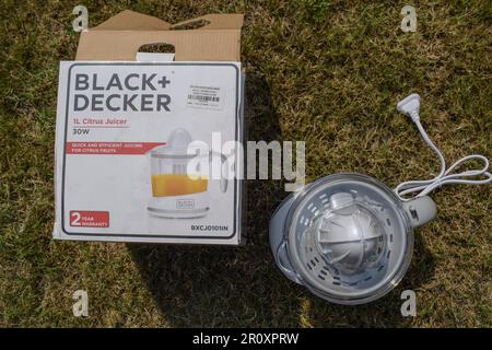 Black Decker Citrus juicer, Juice maker kitchen appliance in a Box