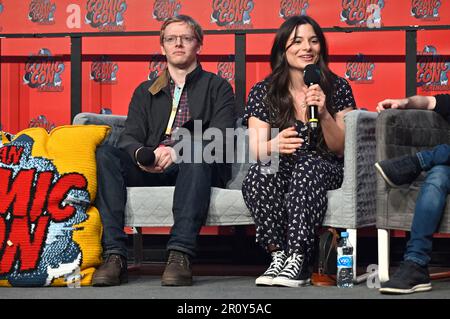 Hugh Mitchell und Georgina Leonidas auf der German Comic Con Spring Edition in der Messe Dortmund. Dortmund, 06.05.2023 Stock Photo