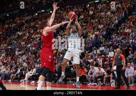 Italy. 7th May, 2023. Italy, Milan, may 7 2023: Gerald Robinson (Sassari guard) goes up for 3 points shot in the 3rd quarter during basketball game EA7 Emporio Armani Milan vs Dinamo Sassari, LBA 2022-2023 day30 (Credit Image: © Fabrizio Andrea Bertani/Pacific Press via ZUMA Press Wire) EDITORIAL USAGE ONLY! Not for Commercial USAGE! Stock Photo