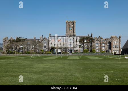 The impressive buildings of King Willam's College that overlook Castletown Bay in the South of The Isle of Man Stock Photo