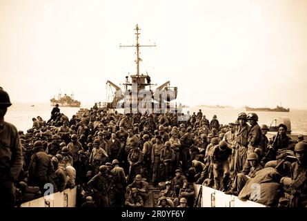 Troops of the 31st Infantry Regiment  land at Inchon Harbor, Korea, aboard LST's.  September 18, 1950. Stock Photo