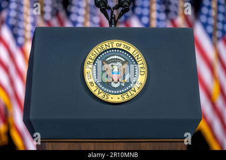 Valhalla, United States. 10th May, 2023. VALHALLA, NEW YORK - MAY 10: Seal of the President of United States affixed to the podium during an event with US President Joe Biden at SUNY Westchester Community College on May 10, 2023 in Valhalla, New York, USA. U.S. President Joe Biden on Wednesday blasted Republican-demanded spending cuts as 'devastating,' making his case in a campaign-style speech to voters as lawmakers met in Washington on raising the government's borrowing limit to avoid a potentially catastrophic U.S. Credit: Ron Adar/Alamy Live News Stock Photo