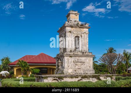 Mactan Shrine, aka Liberty Shrine, a memorial park on Mactan in Lapu Lapu City, Cebu, Philippines. Translation: Spanish Glories Stock Photo