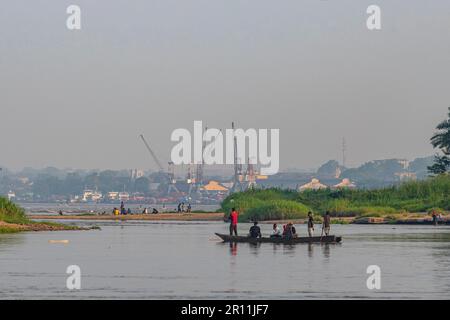 Fishermen in their dugout canoe, Wagenya tribe, Kisangani, Congo river, DR Congo Stock Photo