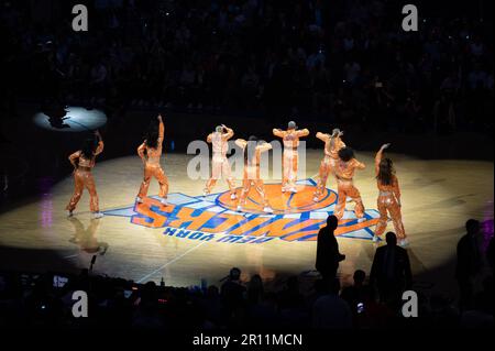 NEW YORK, NY - MAY 10: Dancers perform before the game five of the Eastern Conference Semifinals in the 2023 NBA Playoffs between the New York Knick and Miami Heat at Madison Square Garden on May 10, 2023 in New York/NY. (Photo by Stephen Nadler/PxImages) Stock Photo