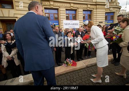 Bucharest, Romania. 10th May, 2023: Her Majesty Margareta (C) accompanied by Prince Radu (L) and Princess Sofia (R) speaks with some Monarchy supporters during the military ceremony on the occasion of the National Day of Royalty, in Bucharest. Credit: Lucian Alecu/Alamy Live News Stock Photo