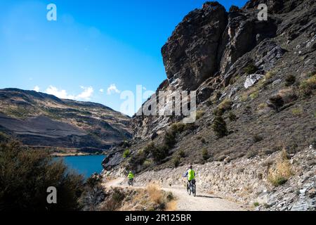 Lake Dunstan Cycle Trail, Cromwell, Central Otago, South Island, New Zealand Stock Photo