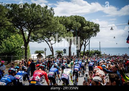 Napoli, Italy. 11th May, 2023. Bahrain Victorious riders pictured at the start of stage six of the 2023 Giro D'Italia cycling race, from and to Napoli (162 km), in Italy, Thursday 11 May 2023. The 2023 Giro takes place from 06 to 28 May 2023. BELGA PHOTO JASPER JACOBS Credit: Belga News Agency/Alamy Live News Stock Photo